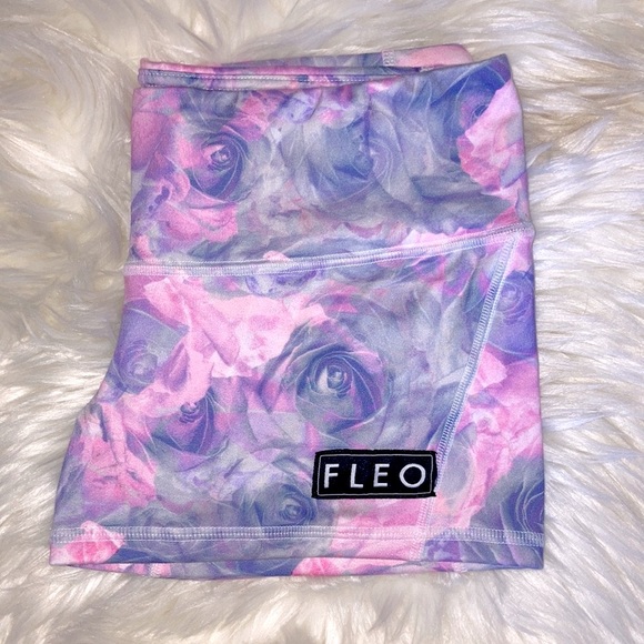 Fleo Pants - 💜FLEO Pink Purple Roses Shorts 3.25 OG DL Size M